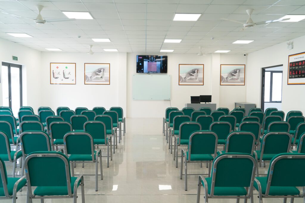 Học lý thuyết lái xe ô tô hạng B tại OTO2