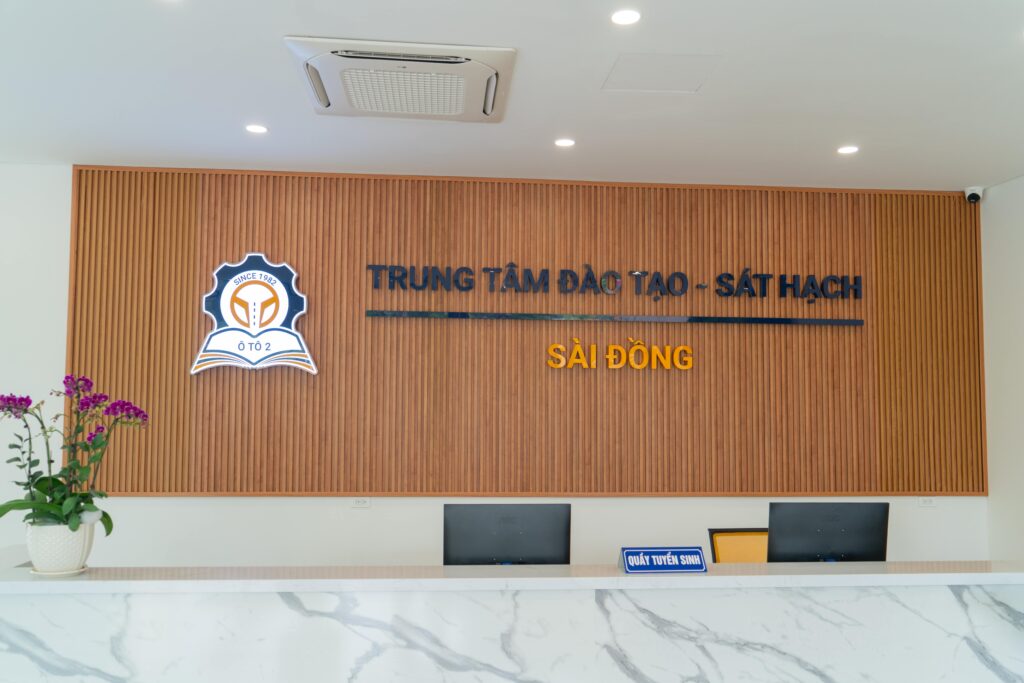 Chi phí học lái xe ô tô phụ thuộc vào từng trung tâm